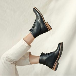 Nisolo Amalia Weatherproof laced boots